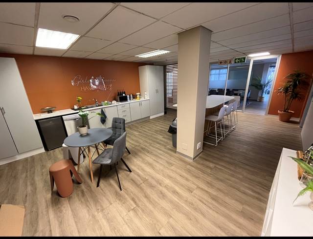 278M² OFFICE TO LET IN MOUILLE POINT